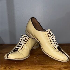VINTAGE Cream Leather Bowling Shoes